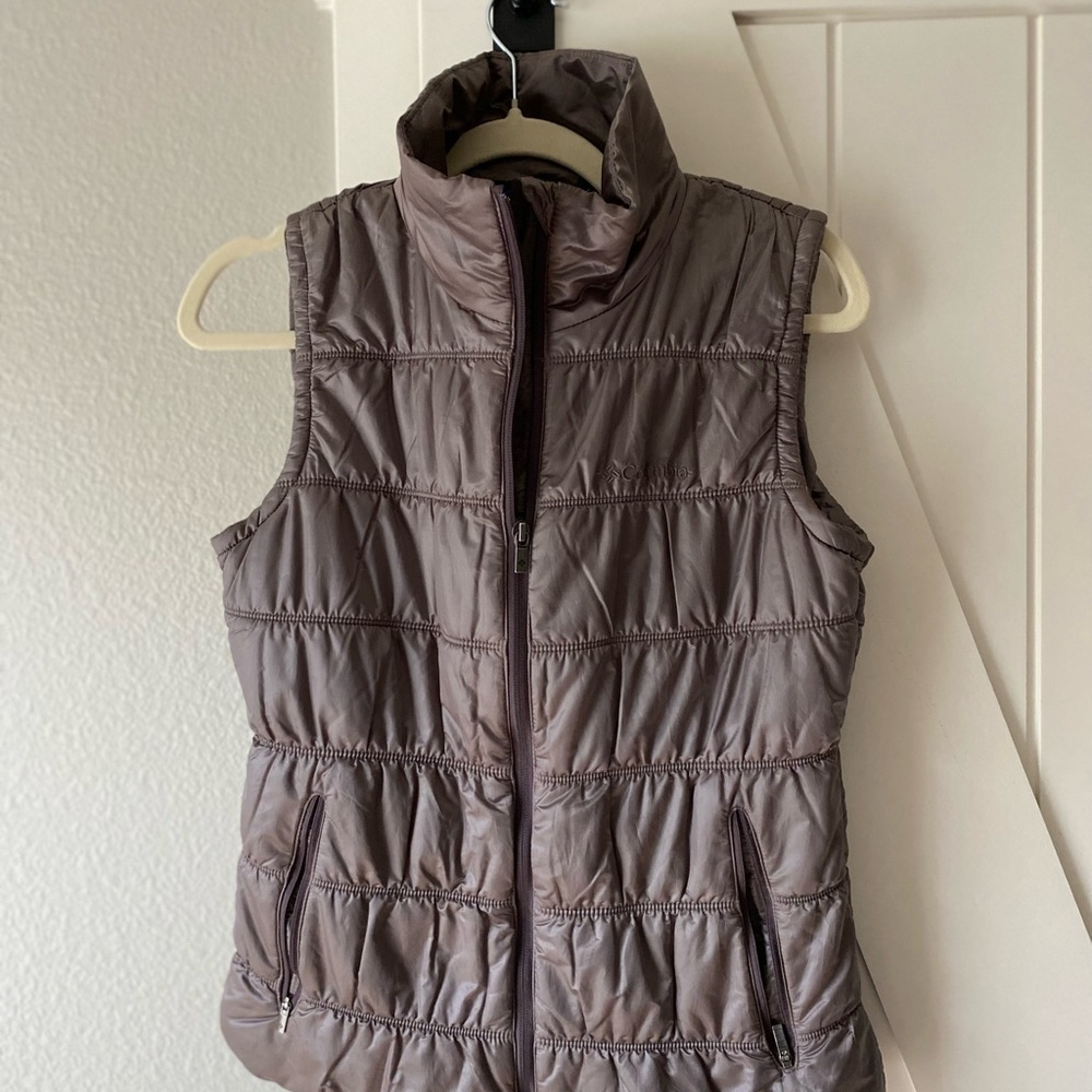 Columbia Women's Quilted Vest - Taupe
